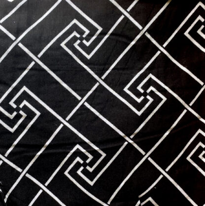 A black and white pattern is shown on the fabric.